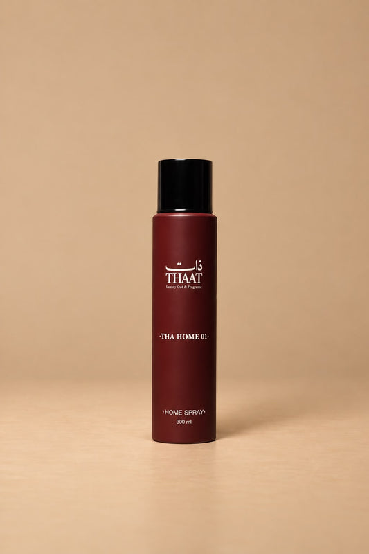 THA HOME 01 من ذات — معطر منزلي 300 مل بعبوة عنابية — خلفية بيج